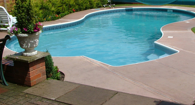 <div class='alignleft'><h3>Resort & Lifestyle Club</h3><span class='desc'></span></div><p>Including gym, basket ball, tennis, swimming pool and many other lifestyle facilities to help you relax& recreate in style.</p>